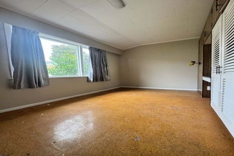 Photo of property in 25 Ellesmere Crescent, Pakuranga Heights, Auckland, 2010