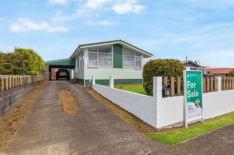 Photo of property in 32 Clifton Drive, Waitara, 4320
