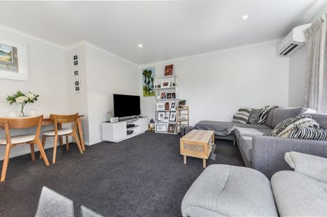 Photo of property in 2/28 Garnett Avenue, Forest Lake, Hamilton, 3200