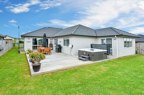 Photo of property in 61 Turnberry Drive, Wattle Downs, Auckland, 2103