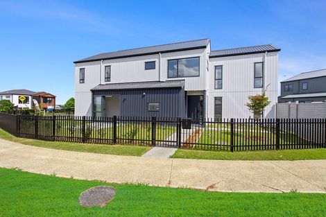 Photo of property in 1 Aquamarine Road, Rosehill, 2113