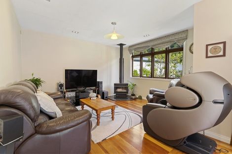 Photo of property in 33 Elmslie Road, Pinehaven, Upper Hutt, 5019