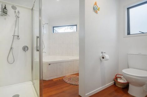 Photo of property in 18 Ringwood Place, Whitianga, 3510