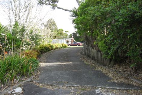 Photo of property in 16 Raroa Terrace, Waiatarua, Auckland, 0604