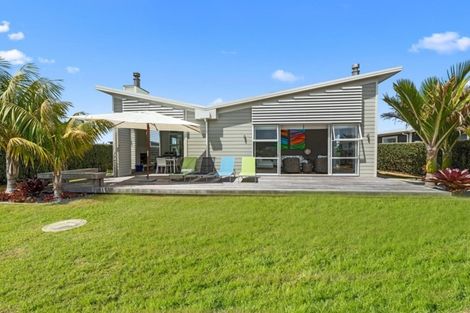 Photo of property in 15 Kewai Street, Omaha, 0986