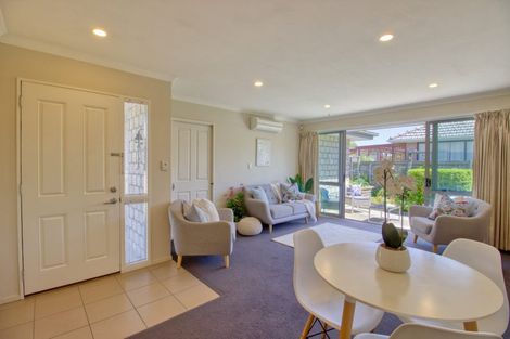 Photo of property in 2/335 Main South Road, Hornby, Christchurch, 8042