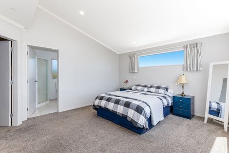 Photo of property in 31 Aspiring Terrace, Aotea, Porirua, 5024