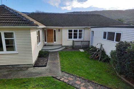 Photo of property in 30 The Drive, Tawa, Wellington, 5028