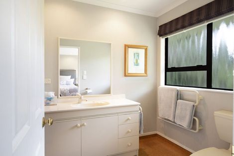 Photo of property in 12 Papawai Grove, Waikanae, 5036