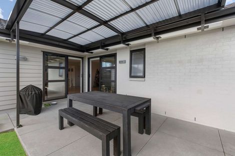 Photo of property in 20 Scotsmoor Drive, Wattle Downs, Auckland, 2103