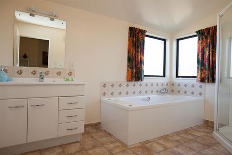 Photo of property in 1 Burnett Place, Lake Tekapo, 7999