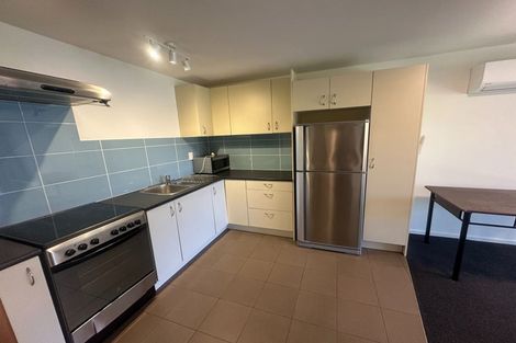 Photo of property in 92 Wynyard Crescent, Fernhill, Queenstown, 9300