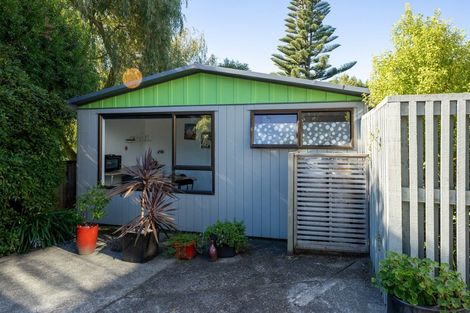 Photo of property in 15 Napier Grove, Waikanae Beach, Waikanae, 5036