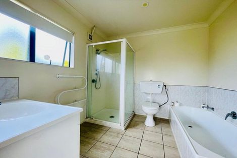 Photo of property in 1/5 Carole Crescent, Pakuranga, Auckland, 2010
