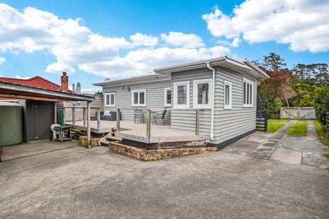 Photo of property in 36 Pine Avenue, Henderson, Auckland, 0612