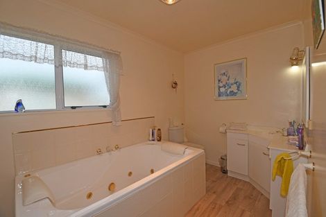 Photo of property in 5 Ngatira Place, Snells Beach, 0920