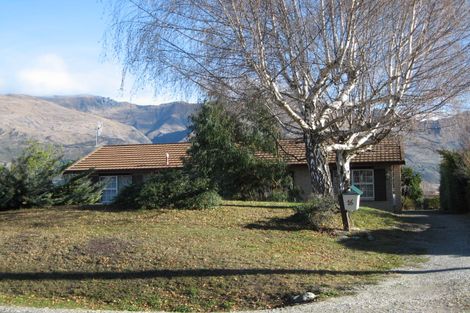 Photo of property in 16 Totara Terrace, Wanaka, 9305