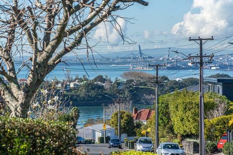 Photo of property in 77 Hinemoa Street, Birkenhead, Auckland, 0626