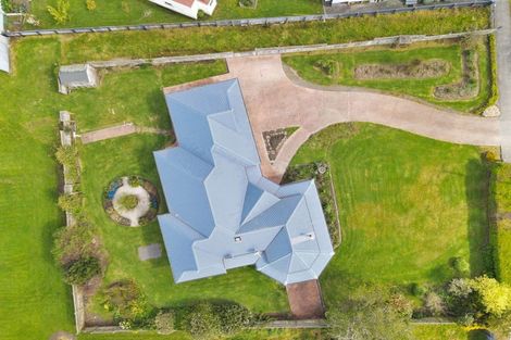 Photo of property in 20 Paraekaretu Street, Hunterville, 4730