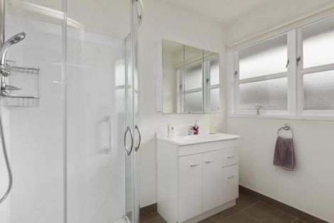 Photo of property in 2/53 Ludlam Crescent, Woburn, Lower Hutt, 5010