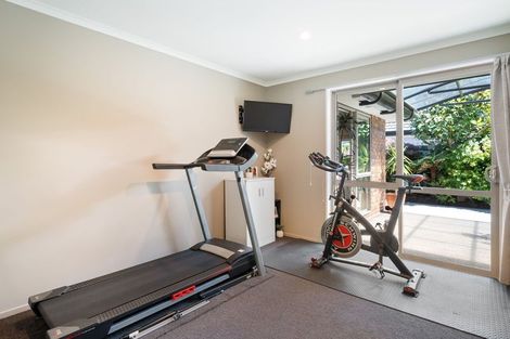 Photo of property in 8 Hoihere Place, Parklands, Christchurch, 8083