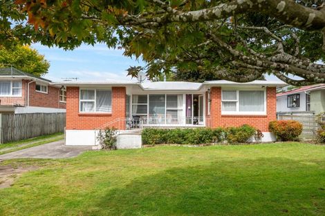 Photo of property in 2/22 Hillcrest Avenue, Hillcrest, Auckland, 0627