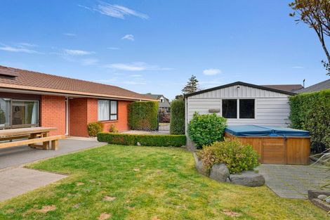 Photo of property in 52 Valecrest Avenue, Parklands, Christchurch, 8083