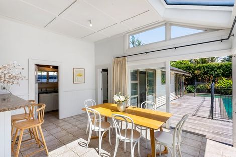 Photo of property in 8 Tiri Road, Milford, Auckland, 0620