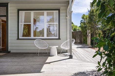 Photo of property in 41 Te Ahuahu Road, Piha, New Lynn, 0772