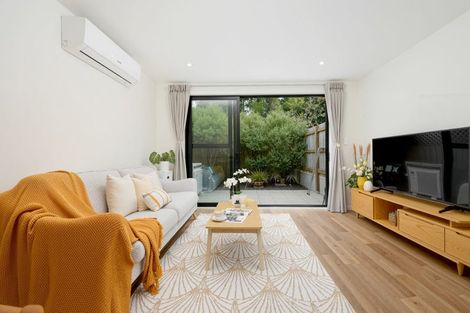 Photo of property in 22 Tokai Place, Glen Eden, 0602