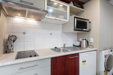 Photo of property in Atrium Apartments, 2h/154 The Terrace, Wellington Central, Wellington, 6011