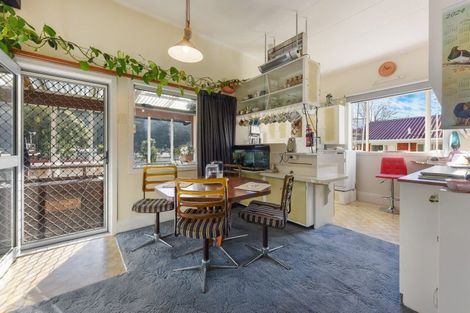 Photo of property in 83 Waikawa Road, Picton, 7220