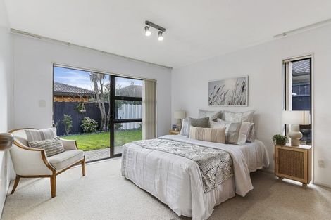Photo of property in 1/5 Golfland Drive, Golflands, Auckland, 2013