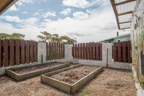 Photo of property in 43 Mahana Road, Ngatea, 3503