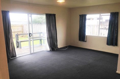 Photo of property in 2/2 Hatherley Place, Clendon Park, Auckland, 2103