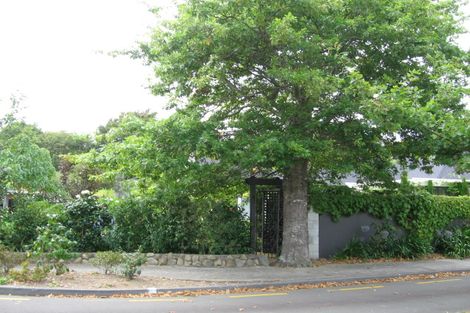 Photo of property in 1 Oakmont, Heretaunga, Upper Hutt, 5018