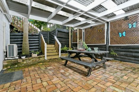 Photo of property in 33 Verran Road, Birkenhead, Auckland, 0626