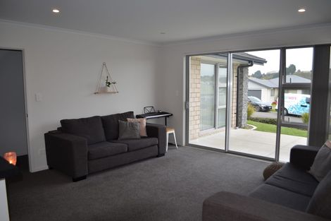 Photo of property in 35 Rochfort Crescent, Pyes Pa, Tauranga, 3112