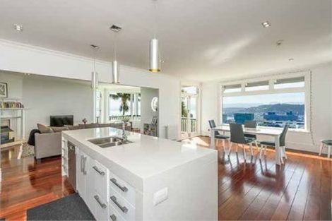 Photo of property in 8a Central Terrace, Kelburn, Wellington, 6012