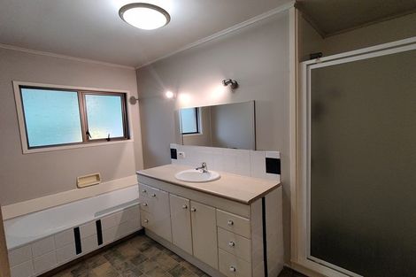 Photo of property in 1/19a Verran Road, Birkenhead, Auckland, 0626