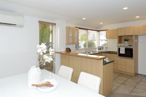 Photo of property in 30 Oakford Close, Riccarton, Christchurch, 8011