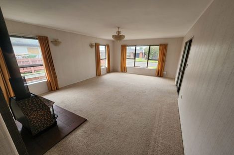 Photo of property in 29a Rewarewa Crescent, Waikanae, 5036