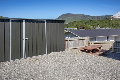 Photo of property in 75 Milton Terrace, Picton, 7220