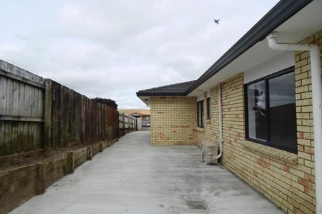 Photo of property in 72 Glenveagh Park Drive, Weymouth, Auckland, 2103