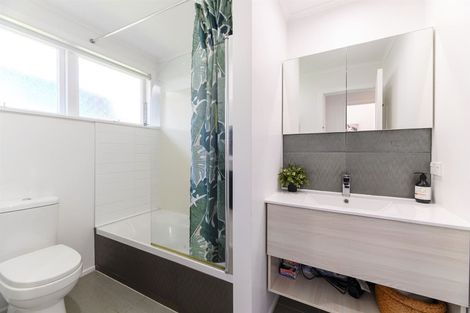 Photo of property in 1/48 Bond Crescent, Forrest Hill, Auckland, 0620