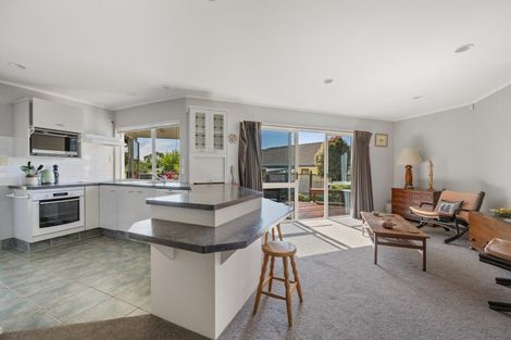 Photo of property in 17 Kingsgate Avenue, Havelock North, 4130