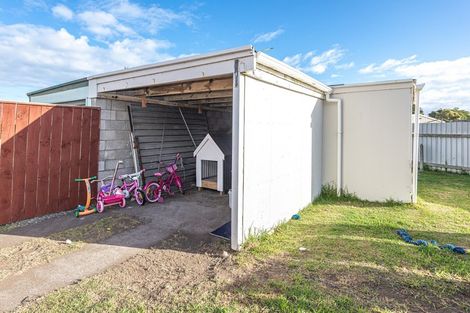 Photo of property in 36 Gibbons Crescent, Castlecliff, Whanganui, 4501
