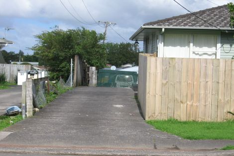 Photo of property in 2/29 Woodside Road, Massey, Auckland, 0614