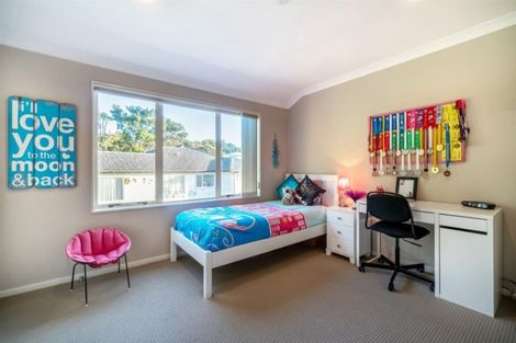 Photo of property in 14 Bur Oak Terrace, Schnapper Rock, Auckland, 0632