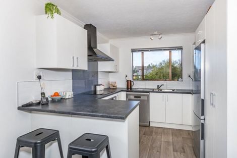 Photo of property in 15 Lowry Avenue, Redwood, Christchurch, 8051